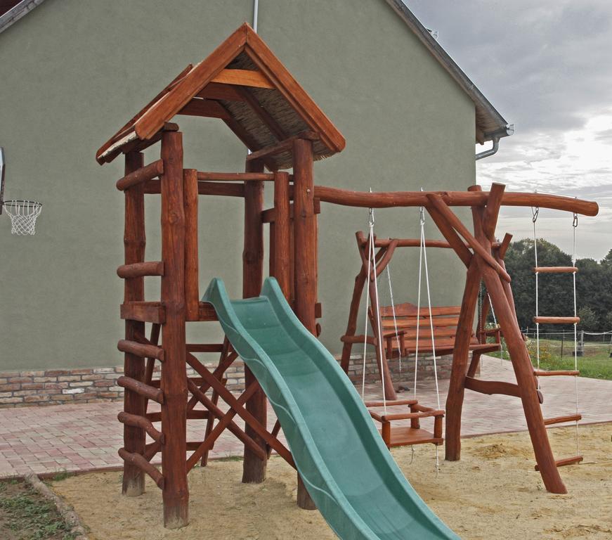 Totvar Lovas Szallashely Kovagotottos Exterior photo